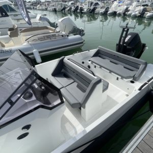 Bateau d'occasion Iron Boats 707, à vendre. Cap Ouest, vente de bateaux d'occasion et bateaux neufs. Centre agrée Mercury, professionnels du nautisme.