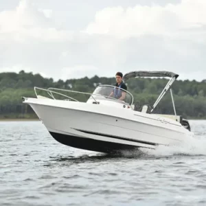 Bateau B2 Marine 572 Cruiser. Cap Ouest, vente de bateaux d'occasion et bateaux neufs. Revendeur B2Marine (100% Made in France) et centre agrée Mercury.
