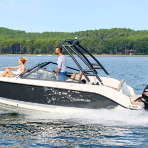 Bateau à vendre : Quicksilver 605 Bowrider. Cap Ouest, vente de bateaux d'occasion et bateaux neufs. Revendeur Quicksilver et centre agrée Mercury.