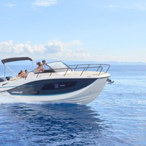 Bateau à vendre : Quicksilver Activ 875 Sundeck. Cap Ouest, vente de bateaux d'occasion et bateaux neufs. Revendeur Quicksilver et centre agrée Mercury.