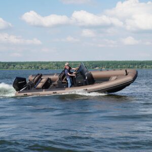 Bateau Brig Navigator 26, neuf, à vendre. Cap Ouest, vente de bateaux d'occasion et bateaux neufs. Revendeur Brig Boats et centre agrée Mercury.