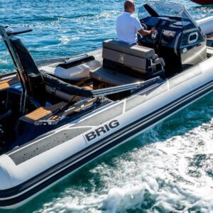 Bateau Brig Eagle 8, neuf, à vendre. Cap Ouest, vente de bateaux d'occasion et bateaux neufs. Revendeur Brig Boats et centre agrée Mercury.