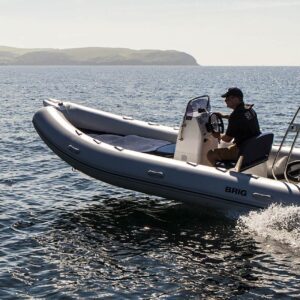Bateau Brig Falcon Riders 500, neuf, à vendre. Cap Ouest, vente de bateaux d'occasion et bateaux neufs. Revendeur Brig Boats et centre agrée Mercury.