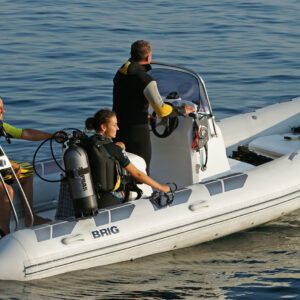 Bateau Brig Falcon Riders 570, neuf, à vendre. Cap Ouest, vente de bateaux d'occasion et bateaux neufs. Revendeur Brig Boats et centre agrée Mercury.