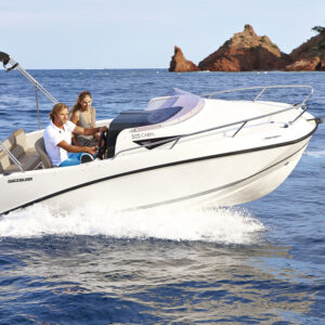 bateau-neuf-QS-505-cabin.