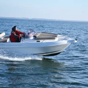 Cap Ouest vente bateaux neufs, bateaux d'occasion, vente moteurs Mercury, moteurs d'occasion. Concessionnaire Quicksilver, Iron, Brig, B2 Marine, Ryck. Révision et réparations moteurs et bateaux