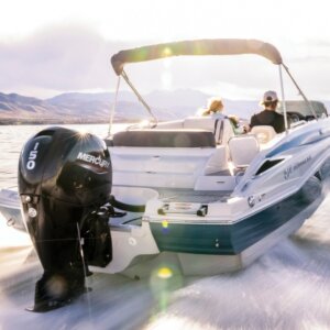 Moteur Mercury FourStroke. Cap Ouest, concessionnaire bateaux, centre agrée Mercury. Découvrez notre gamme de moteurs thermiques Mercury.
