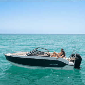 Bateau à vendre : Quicksilver 555 Bowrider. Cap Ouest, vente de bateaux d'occasion et bateaux neufs. Revendeur Quicksilver et centre agrée Mercury.