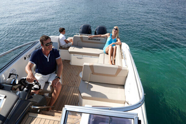 Bateau d'occasion mais en état neuf, modèle Quicksilver 805 Cruiser, avec moteur neuf Mercury. A découvrir chez Cap Ouest vente de bateaux neufs et d'occasion