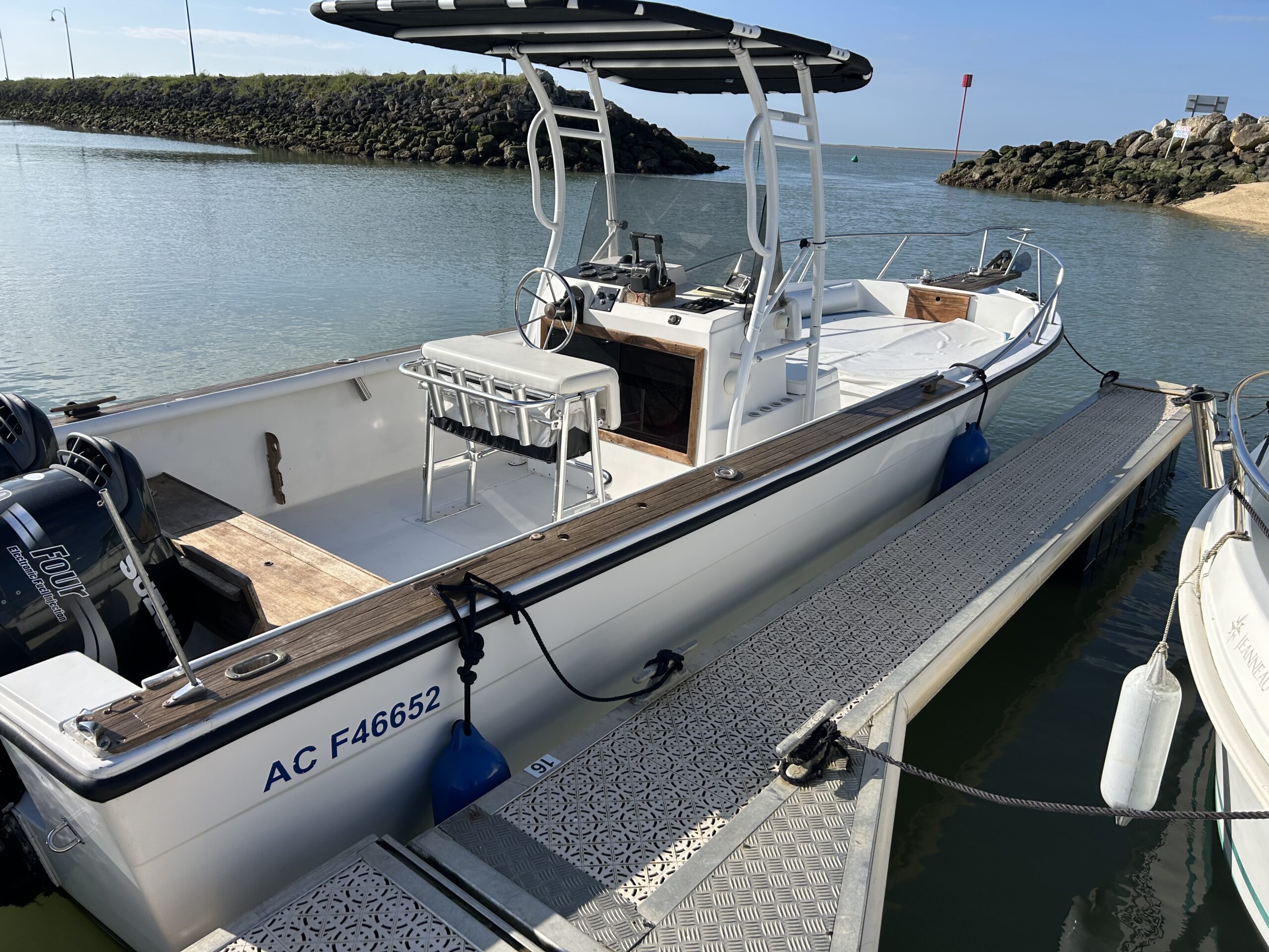Robalo 256 Open